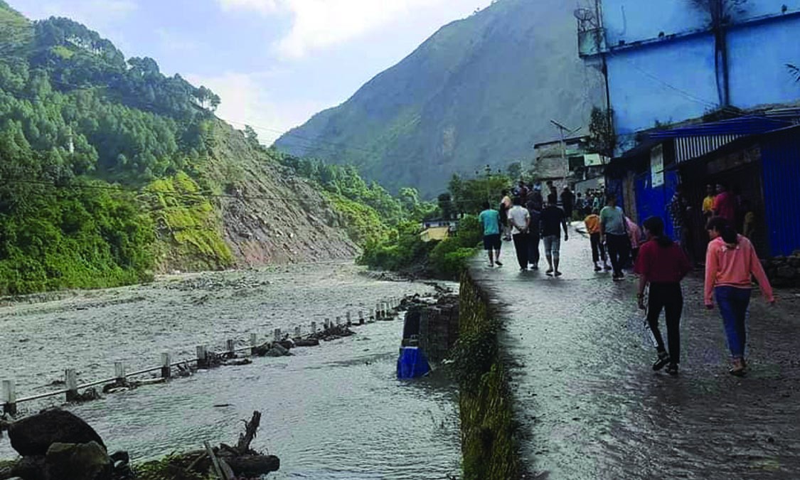 नदीले बगायो सशस्त्र प्रहरीको दुईवटा बीओपी भवन