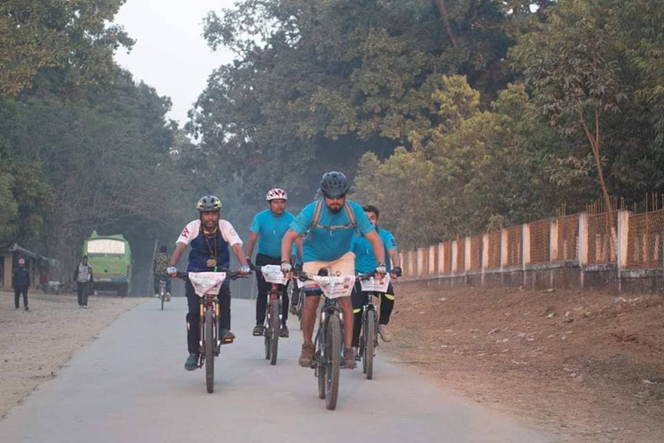 विश्व साईकल यात्री पुष्कर शाहसंग सय किलोमीटर