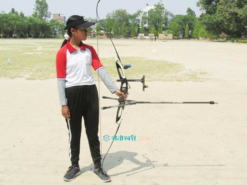 बुवालाई पछ्याउँदै अनुस्का