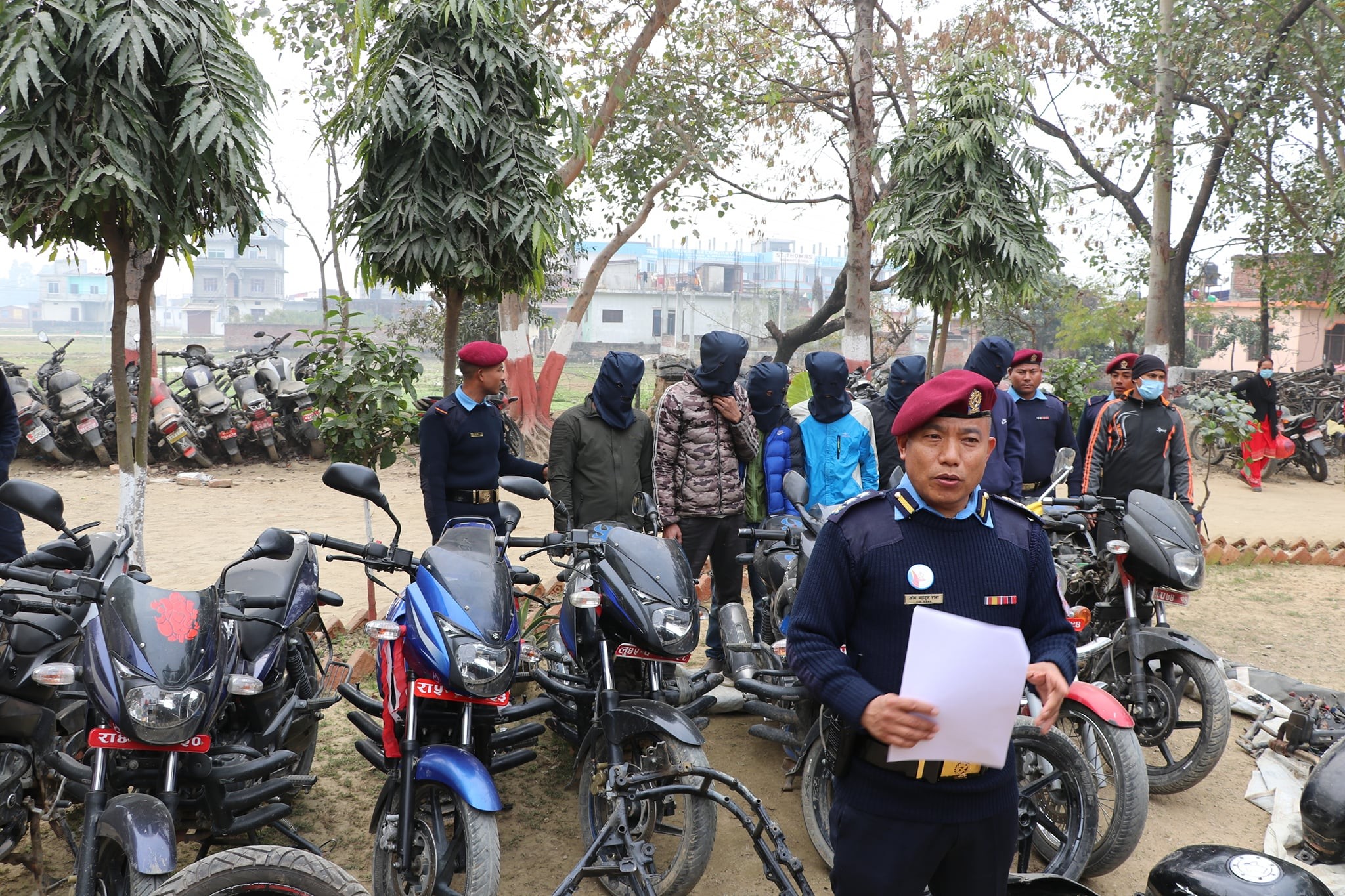 मोटरसाईकल चोर्ने ठूलो गिरोह समात्यो बाँके प्रहरीले