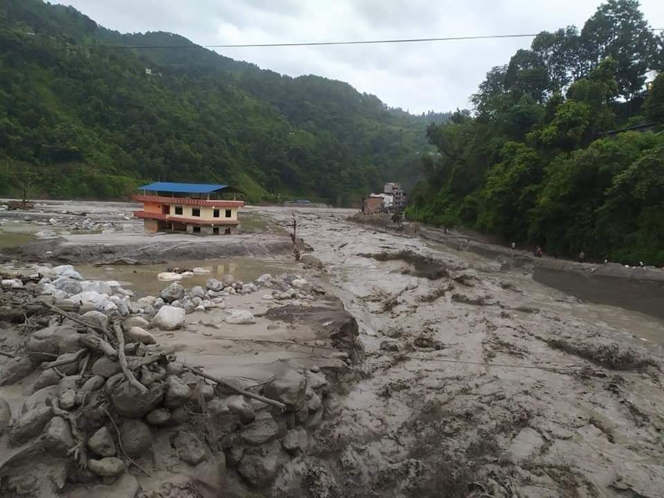 ज्यान बच्यो, अब कहाँ बस्ने, के खाने ?