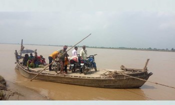 राप्ती तटीय क्षेत्रका नागरिको नियती , नदी तर्न डुंगाकै भर