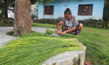 कुचोसँग चामल साटेर दैनिकी चलाउँदै ‘सम्झना’